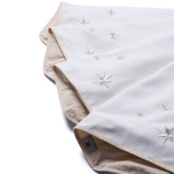 Hvidt Juletræstæppe med Sølvstjerner